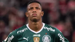 PR - Curitiba - 25/10/2022 - BRASILEIRO A 2022, ATHLETICO PR X PALMEIRAS - Danilo jogador do Palmeiras durante execucao do hino nacional antes da partida contra o Athletico-PR no estadio Arena da Baixada pelo campeonato Brasileiro A 2022. Foto: Robson Mafra/AGIF