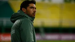 FLORENCIO VARELA, ARGENTINA - MAY 04: Abel Ferreira head coach of Palmeiras looks on during a match between Defensa y Justicia and Palmeiras as part of Group A of Copa CONMEBOL Libertadores 2021 at Estadio Norberto Tomaghello on May 04, 2021 in Florencio Varela, Argentina. (Photo by Marcos Brindicci - Pool/Getty Images)