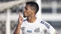 Foto: Abner Dourado/AGIF - Marcos Leonardo jogador do Santos comemora seu gol durante partida contra o Botafogo no estadio Vila Belmiro pelo campeonato Brasileiro A 2023.