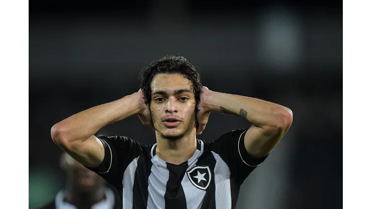 Thiago Ribeiro/AGIF. Matheus Nascimento pode render bolada ao Botafogo