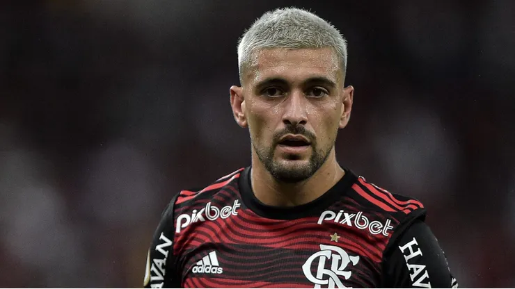 RJ - Rio de Janeiro - 25/06/2022 - BRASILEIRO A 2022, FLAMENGO X AMERICA-MG - De Arrascaeta jogador do Flamengo durante partida contra o America-MG no estadio Maracana pelo campeonato Brasileiro A 2022. Foto: Thiago Ribeiro/AGIF