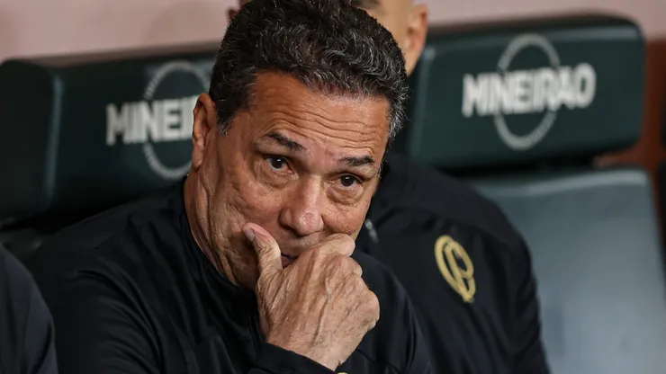 Foto: Gilson Lobo/AGIF - Vanderlei Luxemburgo tecnico do Corinthians durante partida contra o Atletico-MG no estadio Mineirao pelo campeonato Brasileiro A 2023.