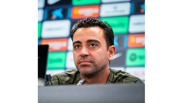 Foto: Divulgação/ Twitter Barcelona. Xavi em entrevista coletiva.