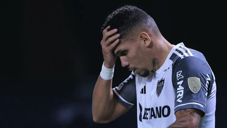 Foto: Ettore Chiereguini/AGIF - Paulinho jogador do Atletico-MG lamenta chance perdida durante partida contra o Palmeiras no estadio Arena Allianz Parque pelo campeonato Libertadores 2023.