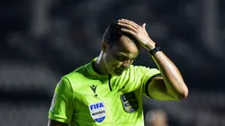 RJ - RIO DE JANEIRO - 08/07/2023 - BRASILEIRO A 2023, VASCO X CRUZEIRO - O arbitro Savio Pereira Sampaio durante partida entre Vasco e Cruzeiro no estadio Sao Januario pelo campeonato Brasileiro A 2023. Foto: Thiago Ribeiro/AGIF