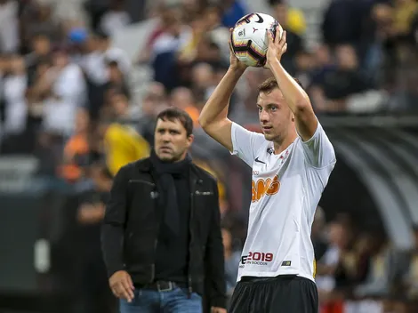 Carlos Augusto assinará com um novo clube e renderá lucros ao Corinthians