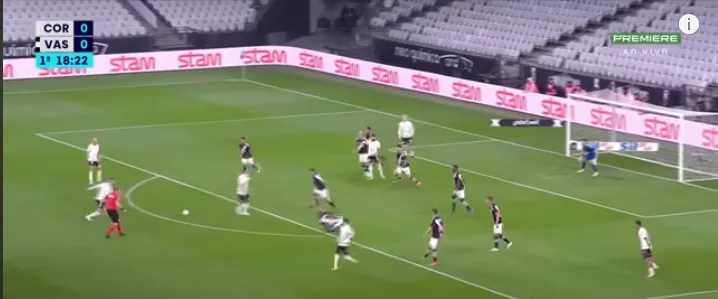 Gol de Maycon com espaço para finalização gerado por Jair que entra na área ao invés de seguir acompanhando o meio desde o início até final da jogada. Foto: reprodução