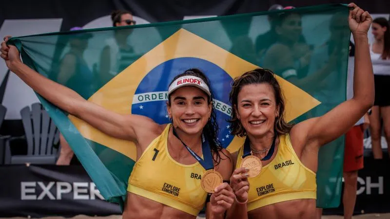 Carol e Bárbara: Podem representar o Brasil em Paris (Foto: Divulgação/FIVB)