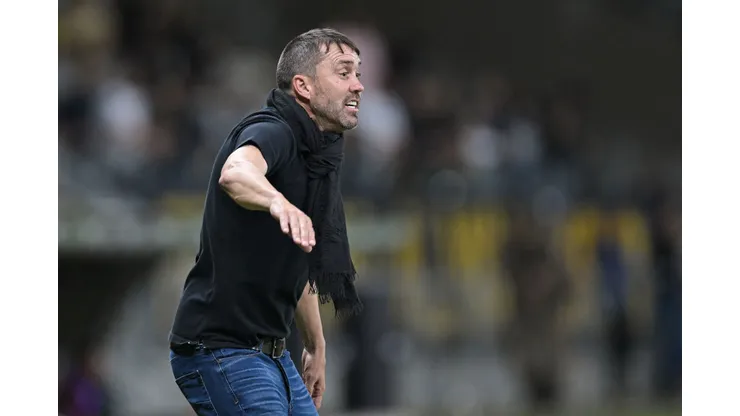 BELO HORIZONTE, BRAZIL - MAY 23: Eduardo Coudet head coach of Atletico Mineiro reacts during a Group G match between Atletico Mineiro and Athletico Paranaense as part of Copa CONMEBOL Libertadores 2023 at Mineirao Stadium on May 23, 2023 in Belo Horizonte, Brazil. (Photo by Pedro Vilela/Getty Images)
