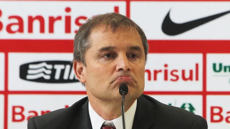 Foto: Gustavo Granata/AGIF - Aguirre recebe explicação