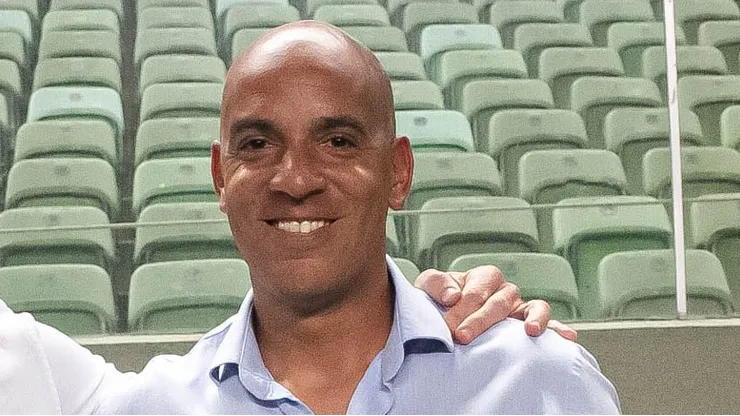 MG - BELO HORIZONTE - 14/05/2023 - BRASILEIRO A 2023, AMERICA-MG X CRUZEIRO - Vagner Mancini treinador do America-MG com Pepa treinador do Cruzeiro durante partida no estadio Independencia pelo campeonato BRASILEIRO A 2023. Foto: Fernando Moreno/AGIF