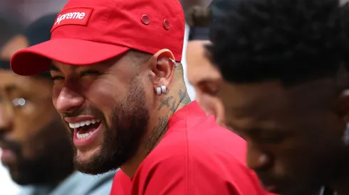(Photo by Mike Ehrmann/Getty Images) - Neymar e Vinícius Júnior