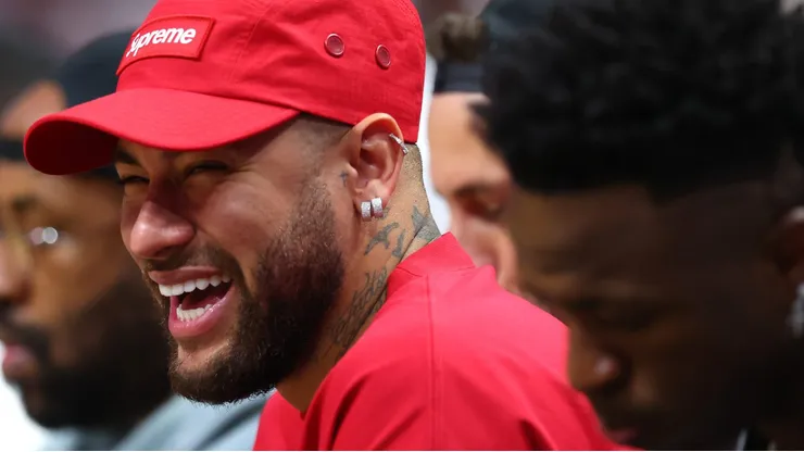 (Photo by Mike Ehrmann/Getty Images) - Neymar e Vinícius Júnior
