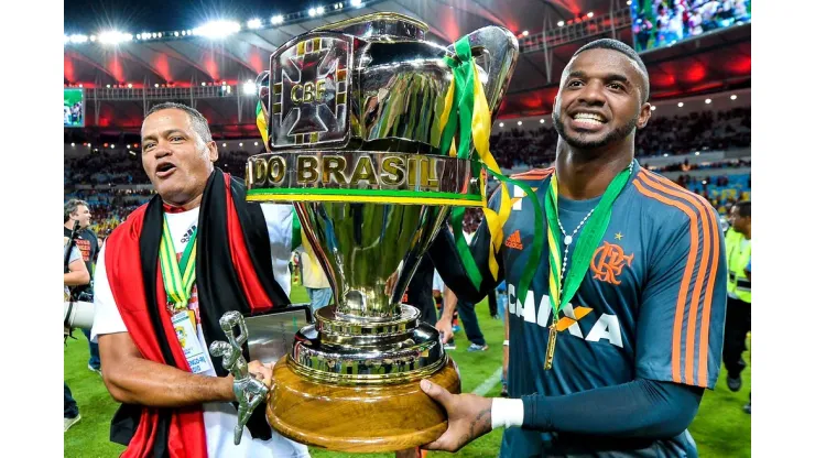 Goleiro Felipe CHOCA Nação ao ser apresentado em novo clube - Foto: Getty Images