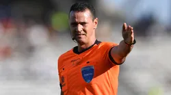 CORDOBA, ARGENTINA - OCTOBER 01: Referee Wilmar Roldán gestures during the Copa CONMEBOL Sudamericana 2022 Final match between Sao Paulo and Independiente del Valle at Mario Alberto Kempes Stadium on October 01, 2022 in Cordoba, Argentina. (Photo by Marcelo Endelli/Getty Images)