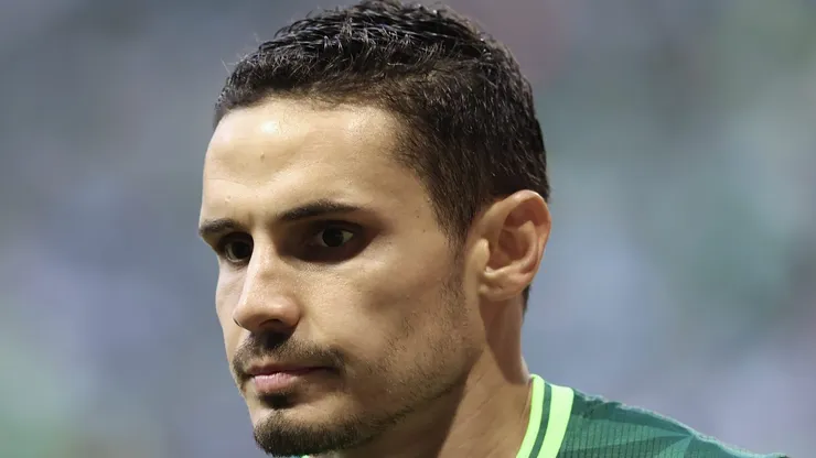 SP - SAO PAULO - 22/07/2023 - BRASILEIRO A 2023, PALMEIRAS X FORTALEZA - Raphael Veiga jogador do Palmeiras durante partida contra o Fortaleza no estadio Arena Allianz Parque pelo campeonato Brasileiro A 2023. Foto: Marcello Zambrana/AGIF