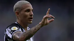 BELO HORIZONTE, BRAZIL - NOVEMBER 07: Guilherme Arana of Atletico Mineiro celebrates after scoring the first goal of his team during a match between Atletico Mineiro and America MG as part of Brasileirao Series A 2021 at Mineirao Stadium on November 07, 2021 in Belo Horizonte, Brazil. (Photo by Pedro Vilela/Getty Images)