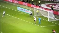 Divulgação - Momento aconteceu no segundo gol do colorado