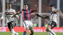 Foto: Fotobairesarg/AGIF - Lance da partida entre San Lorenzo e Sao Paulo durante partida no estadio Nuevo Gasometro pelo campeonato Copa Sul-Americana 2023.
