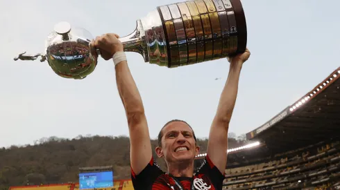 ATÉ QUANDO? Filipe Luís e Flamengo tomam decisão de sobre permanência - Foto: Buda Mendes/Getty Images)