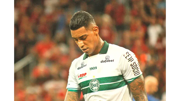 Gabriel Machado/AGIF. Alef Manga admite envolvimento em esquema de aposta no Coritiba
