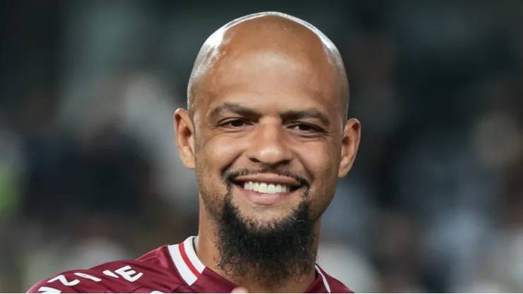 PR - CURITIBA - 24/07/2023 - BRASILEIRO A 2023, CORITIBA X FLUMINENSE - Felipe Melo jogador do Fluminense durante execucao do hino nacional antes da partida contra o Coritiba no estadio Couto Pereira pelo campeonato Brasileiro A 2023. Foto: Robson Mafra/AGIF