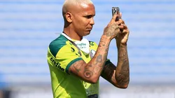 MONTEVIDEO, URUGUAY - NOVEMBER 26: Deyverson of Palmeiras takes a pictures with his mobile phone during the field scouting ahead of CONMEBOL Libertadores 2021final between Palmeiras and Flamengo at Centenario Stadium on November 26, 2021 in Montevideo, Uruguay. (Photo by Buda Mendes/Getty Images)