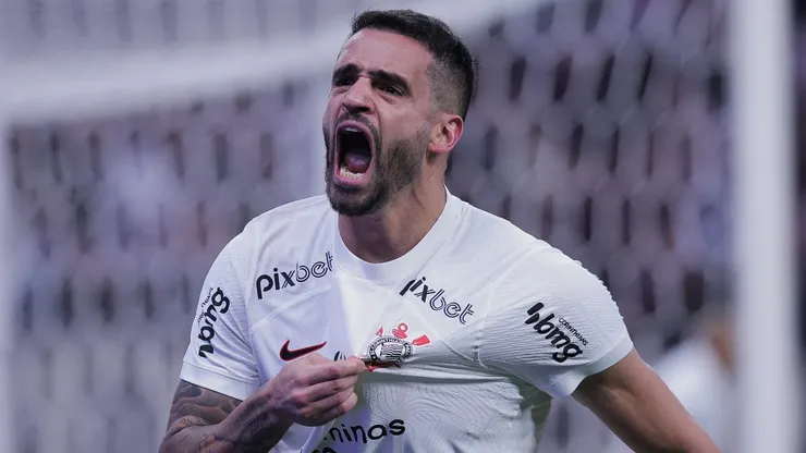 Foto: Ettore Chiereguini/AGIF - Renato Augusto é adorado pela torcida