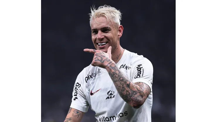 SP - SAO PAULO - 31/05/2023 - COPA DO BRASIL 2023, CORINTHIANS X ATLETICO-MG - Roger Guedes jogador do Corinthians comemora seu gol durante partida contra o Atletico-MG no estadio Arena Corinthians pelo campeonato Copa do Brasil 2023. Foto: Ettore Chiereguini/AGIF