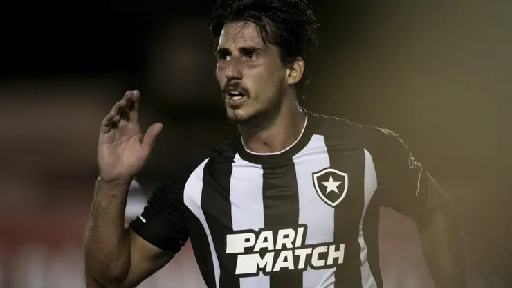 Foto: Jorge Rodrigues/AGIF - Gabriel Pires jogador do Botafogo comemora seu gol durante partida contra o Madureira no estadio Luso Brasileiro pelo campeonato Carioca 2023.