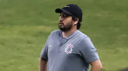 Foto: Marcello Zambrana/AGIF - Arthur Elias tecnico do Corinthians durante partida contra o Botafogo no estadio CT Parque Sao Jorge pelo campeonato Brasileiro A Feminino 2021.