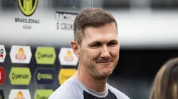 SP - SANTOS - 09/07/2023 - BRASILEIRO A 2023, SANTOS X GOIAS - Paulo Turra tecnico do Santos durante partida contra o Goias no estadio Vila Belmiro pelo campeonato Brasileiro A 2023. Foto: Abner Dourado/AGIF