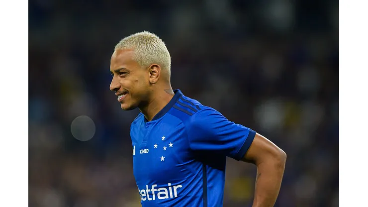 MG - BELO HORIZONTE - 06/08/2023 - BRASILEIRO A 2023, CRUZEIRO X BOTAFOGO - Matheus Pereira jogador do Cruzeiro durante entrada em campo para partida contra o Botafogo no estadio Mineirao pelo campeonato Brasileiro A 2023. Foto: Alessandra Torres/AGIF