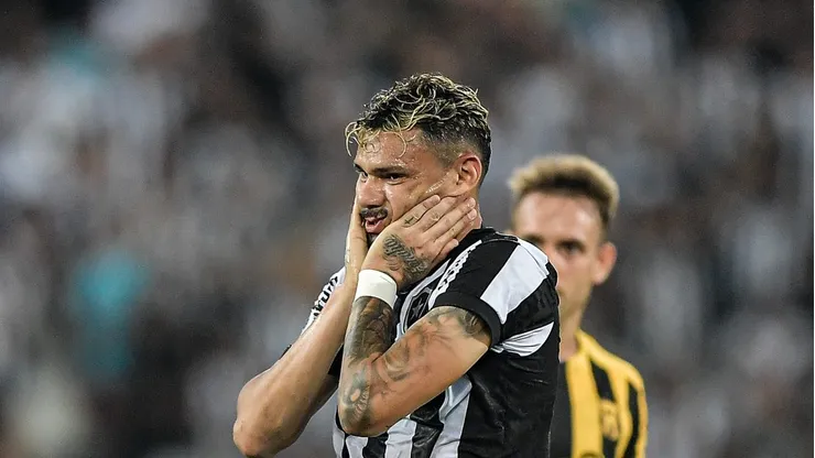 RJ - RIO DE JANEIRO - 02/08/2023 - COPA SUL-AMERICANA 2023, BOTAFOGO X GUARANI-PAR - Tiquinho Soares jogador do Botafogo durante partida contra o Guarani-PAR no estadio Engenhao pelo campeonato Copa Sul-Americana 2023. Foto: Thiago Ribeiro/AGIF