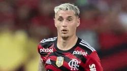 MT - CUIABA - 06/08/2023 - BRASILEIRO A 2023, CUIABA X FLAMENGO - Varela jogador do Flamengo durante partida contra o Cuiaba no estadio Arena Pantanal pelo campeonato Brasileiro A 2023. Foto: Gil Gomes/AGIF