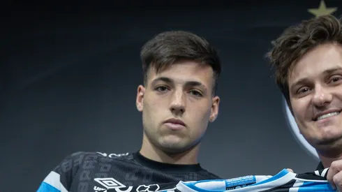 FOTO: Reprodução Flickr Grêmio/LUCAS UEBEL - Lucas Besozzi ouve dica de Renato