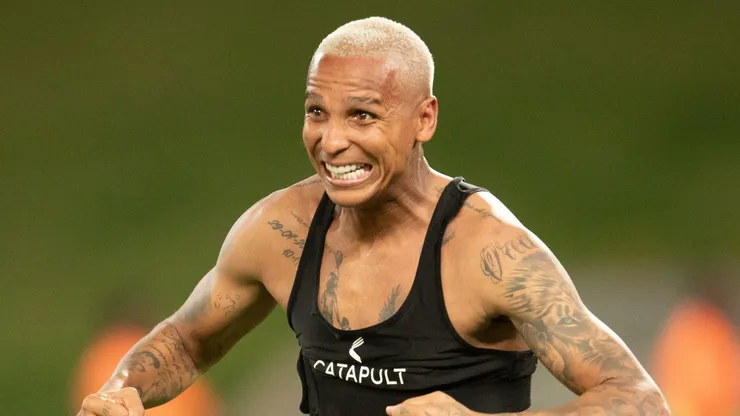 Deyverson comemorando seu gol