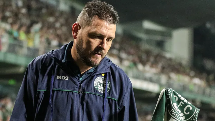 Foto: Robson Mafra/AGIF - Kosloski: técnico desabafou após derrota do Coxa