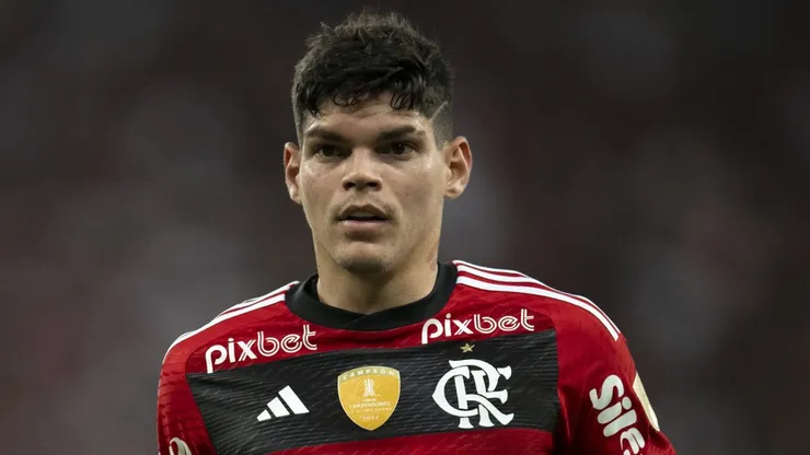 RJ - RIO DE JANEIRO - 03/08/2023 - LIBERTADORES 2023, FLAMENGO X OLIMPIA - Ayrton Lucas jogador do Flamengo durante partida contra o Olimpia no estadio Maracana pelo campeonato Libertadores 2023. Foto: Jorge Rodrigues/AGIF
