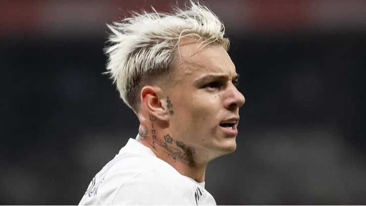 Foto: Fernando Moreno/AGIF - Róger Guedes deixou o Corinthians