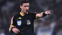 SP - SAO PAULO - 08/05/2023 - BRASILEIRO A 2023, CORINTHIANS X FORTALEZA - O arbitro Ramon Abatti Abel durante partida entre Corinthians e Fortaleza no estadio Arena Corinthians pelo campeonato BRASILEIRO A 2023. Foto: Ettore Chiereguini/AGIF