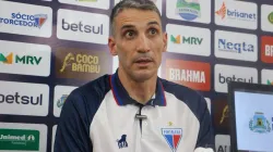 FOTO: DIVULGAÇÃO/FORTALEZA EC/ LEONARDO MOREIRA. TÉCNICO VOJVODA EM ENTREVISTA COLETIVA