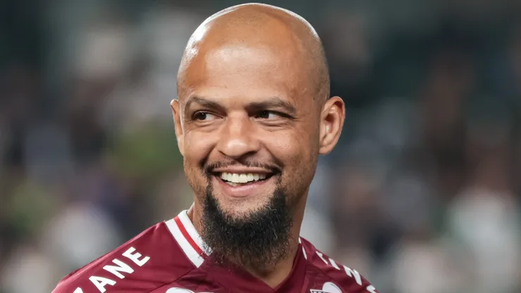 PR - CURITIBA - 24/07/2023 - BRASILEIRO A 2023, CORITIBA X FLUMINENSE - Felipe Melo jogador do Fluminense durante execucao do hino nacional antes da partida contra o Coritiba no estadio Couto Pereira pelo campeonato Brasileiro A 2023. Foto: Robson Mafra/AGIF
