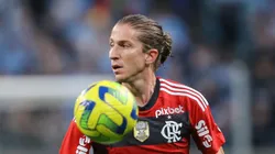 Filipe Luís em ação contra o Grêmio