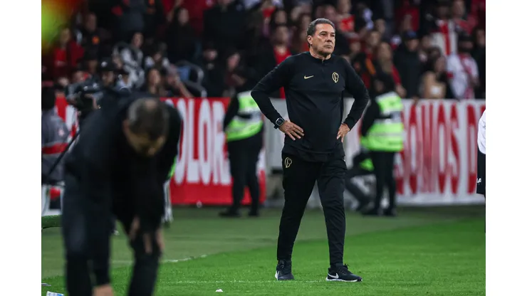 Foto: Maxi Franzoi/AGIF- Vanderlei Luxemburgo ficou frustrado após empate