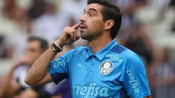 Foto destaque: Divulgação Palmeiras/Cesar Greco. Abel Ferreira comanda Palmeiras em jogo do brasileirão.