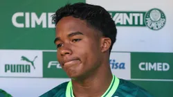 Foto: Marcello Zambrana/AGIF - Endrick jogador do Palmeiras durante partida contra o Botafogo no estadio Arena Allianz Parque pelo campeonato BRASILEIRO A 2023.