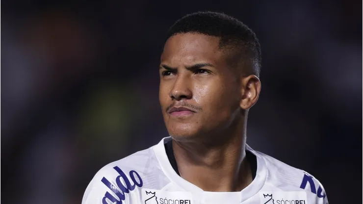 SP - SANTOS - 20/05/2023 - BRASILEIRO A 2023, SANTOS X PALMEIRAS - Angelo jogador do Santos durante partida contra o Palmeiras no estadio Vila Belmiro pelo campeonato BRASILEIRO A 2023. Foto: Ettore Chiereguini/AGIF