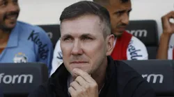 SANTOS, BRAZIL - JULY 23: Paulo Turra head coach of Santos looks on during the match between Santos and Botafogo as part of Brasileirao Series A 2023 at Urbano Caldeira Stadium (Vila Belmiro) on July 23, 2023 in Santos, Brazil. (Photo by Ricardo Moreira/Getty Images)