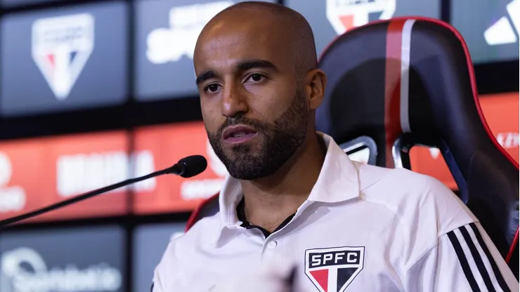 SP - SAO PAULO - 04/08/2023 - SAO PAULO, APRESENTACAO DE LUCAS MOURA - Lucas Moura durante sua apresentacao oficial como jogador do Sao Paulo em coletiva de imprensa realizada no CT Barra Funda. Foto: Ettore Chiereguini/AGIF